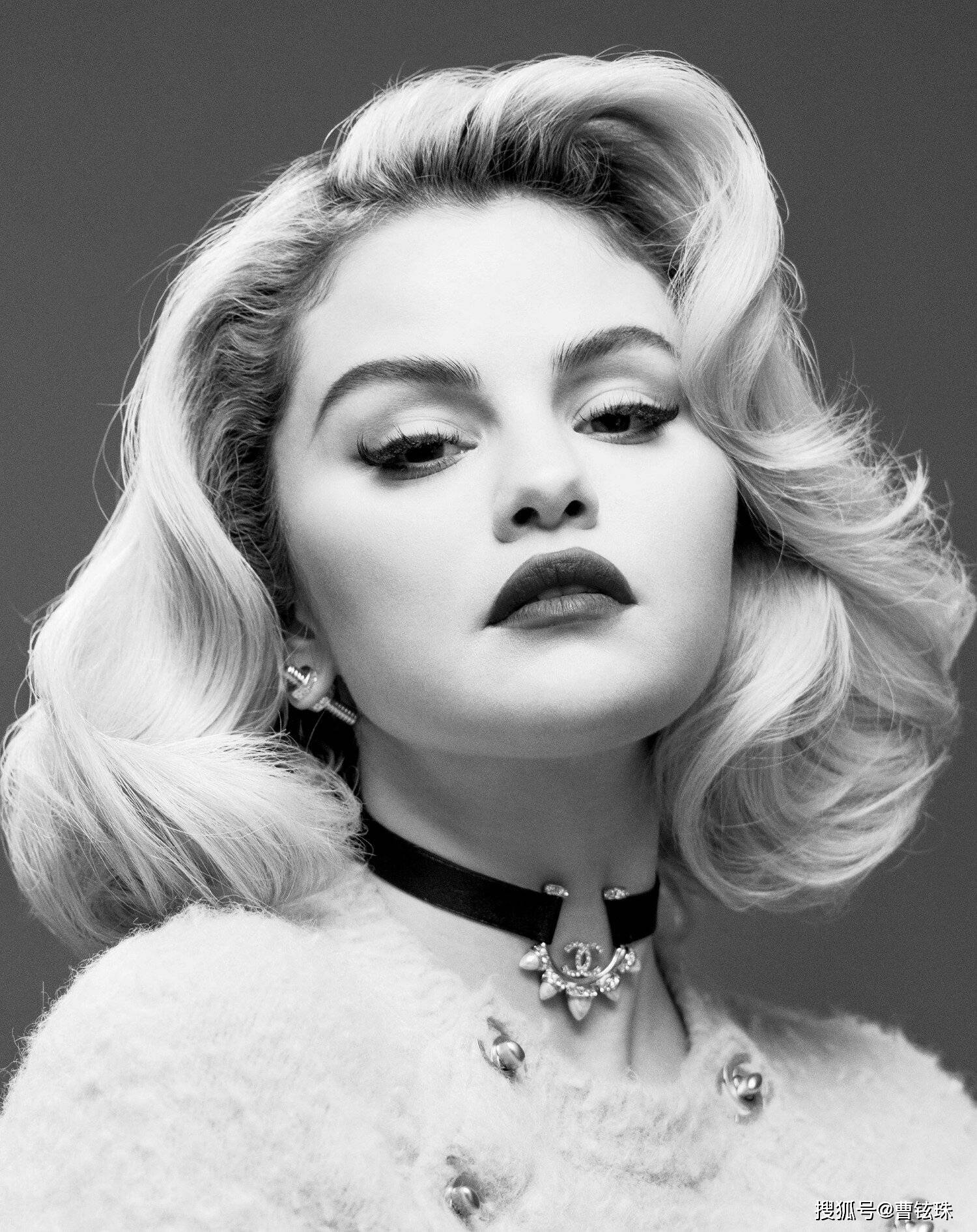 赛琳娜·戈麦斯(selena gomez)近日登上9月美版《elle》杂志的封面