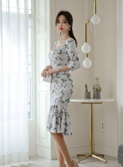田园|女神孙允珠高清时尚搭配：佐治亚田园野芳清纯碎花洋裙