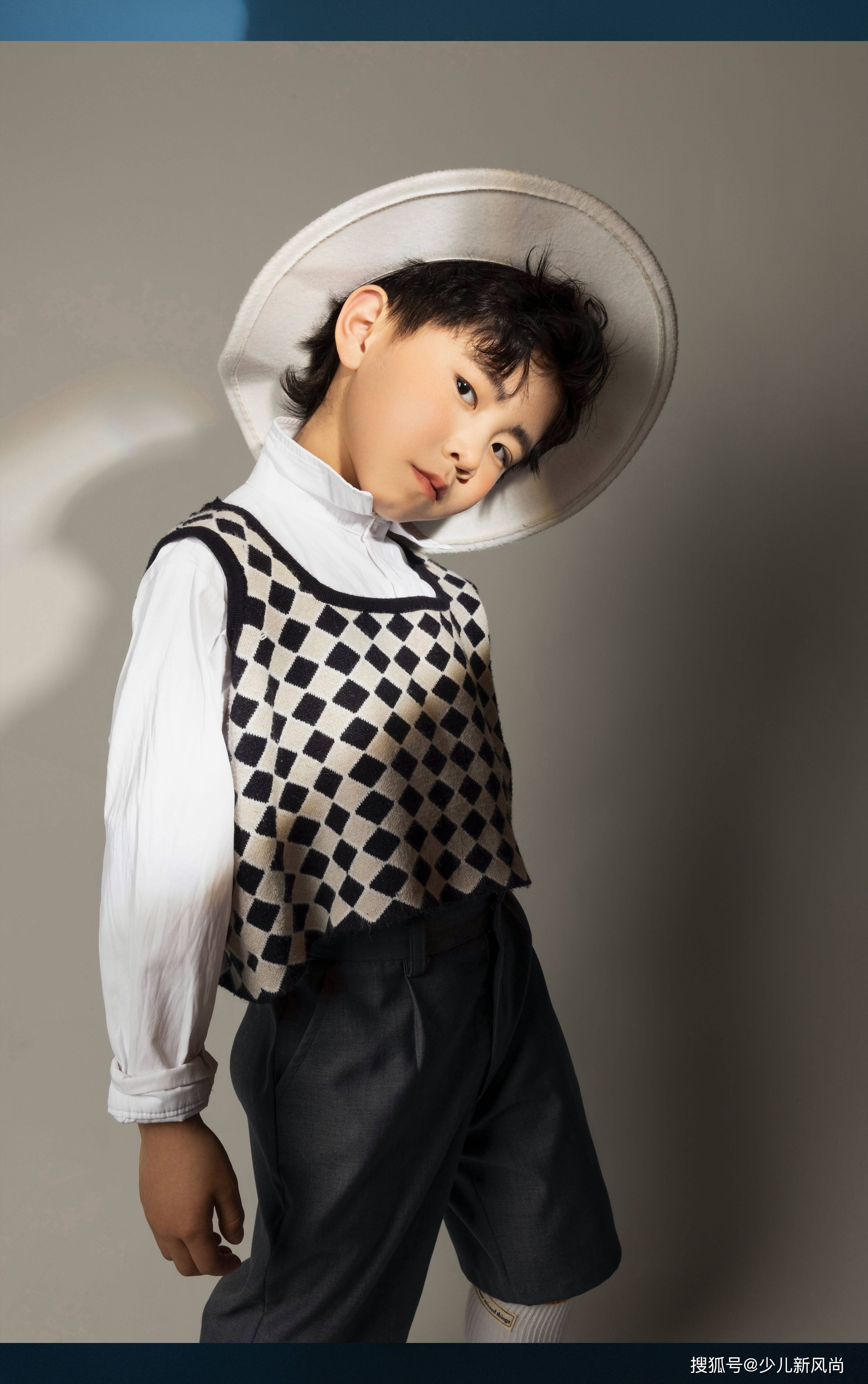 设计|棋盘格到底有多好看——星童盟小模特穿出别样气质！