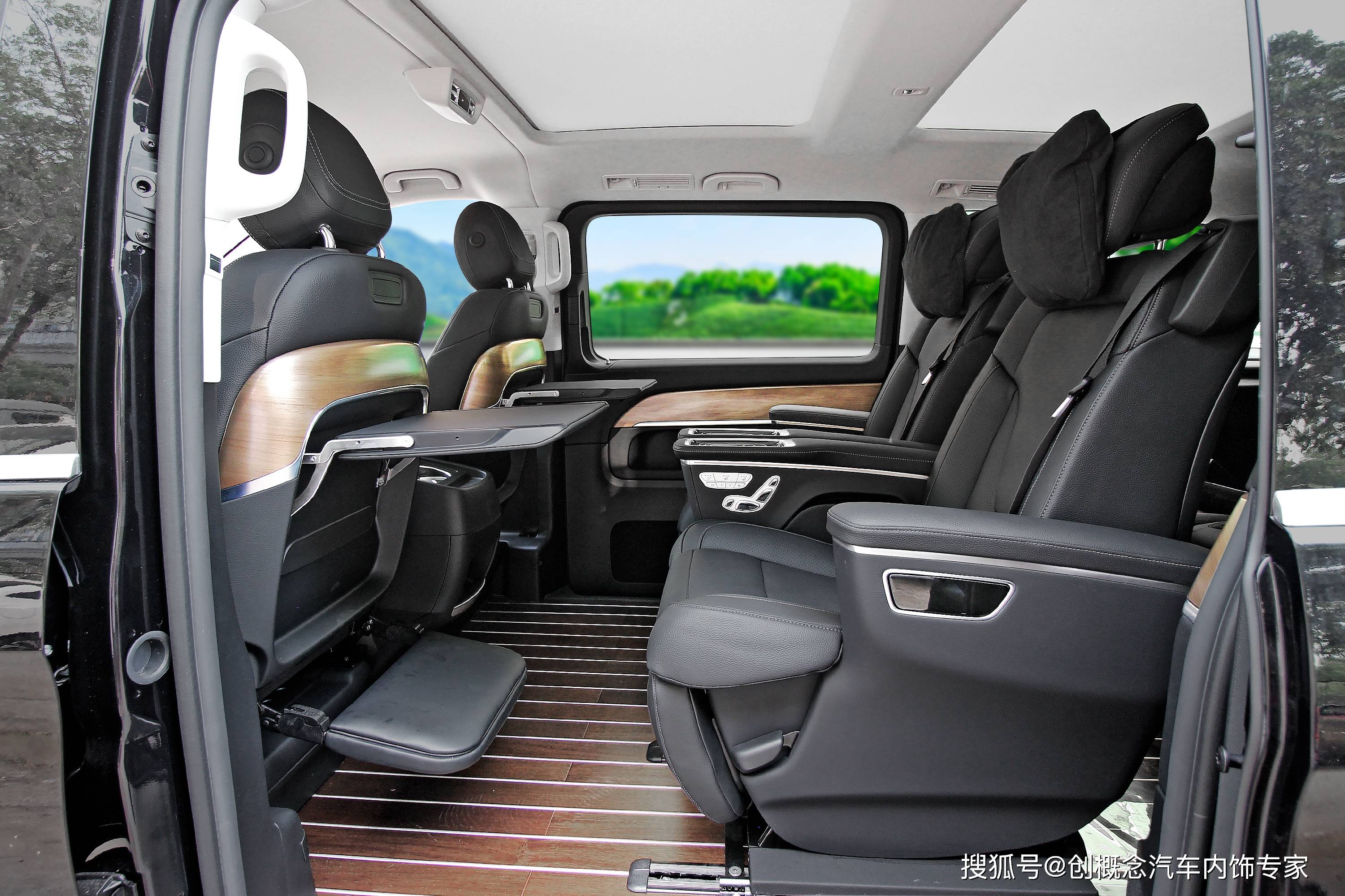 深圳奔驰v260l七座无隔断内饰改装黑色古典风格高端舒适
