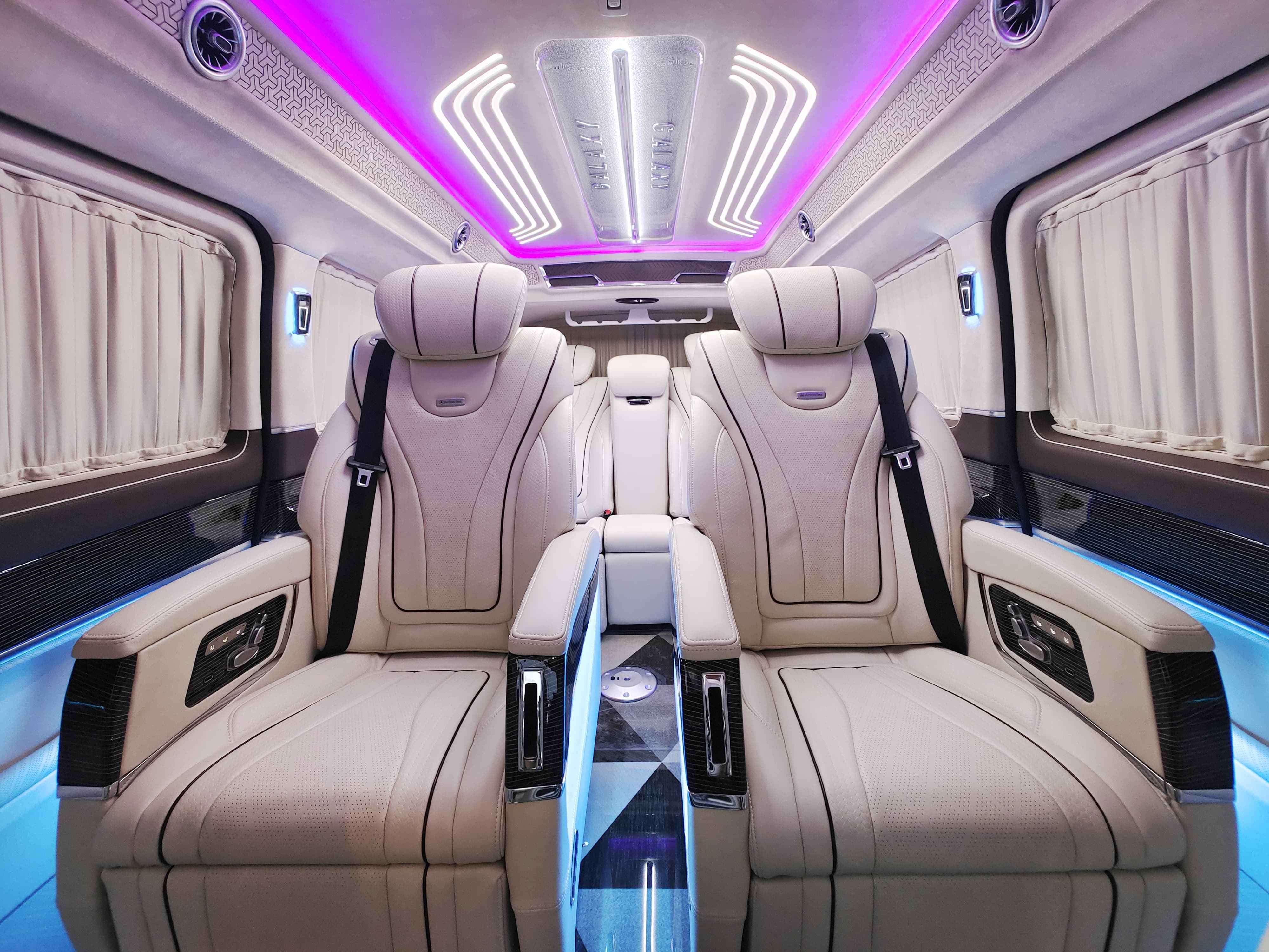 奔驰银河满天星v260l高端的商务车往往提供最朴实的舒适体验