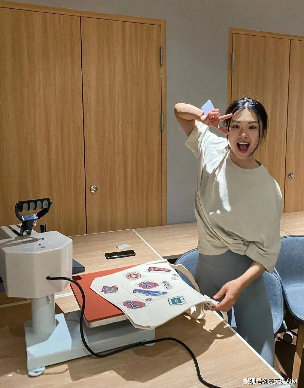 國產90後姑娘，被稱肌肉版「宋慧喬」，0.7腰臀比，自律成就了她 健身減肥達人 第4张