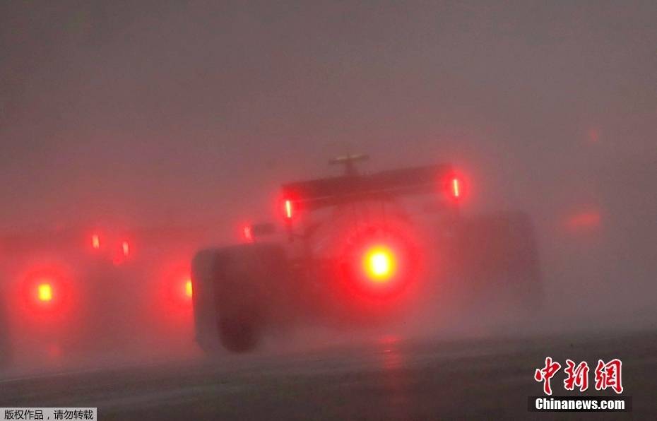 F1比利时站遭遇大雨 3小时45分比赛只跑10分钟-搜狐大视野-搜狐新闻
