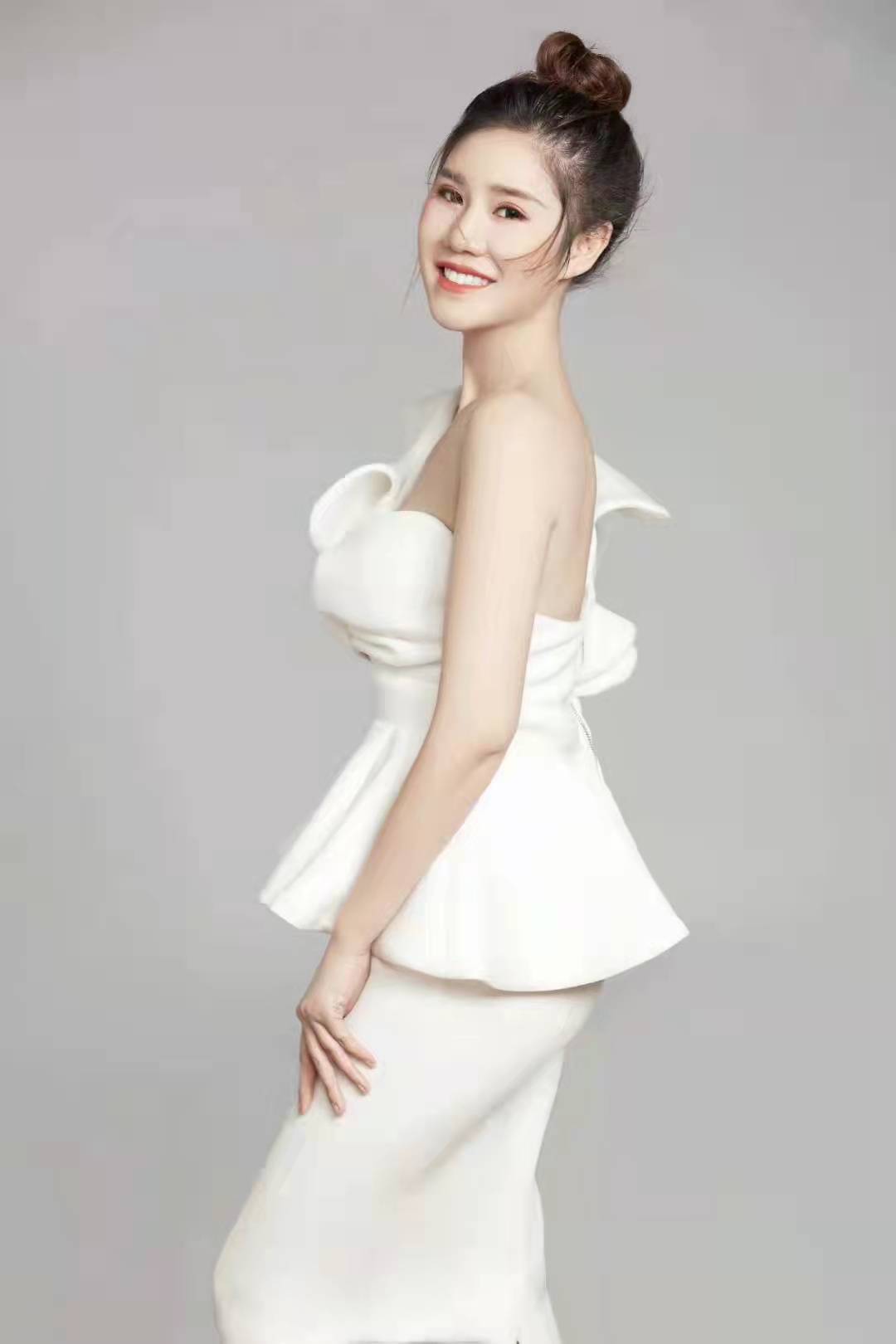 企业管理有限公司负责人,国家高级育婴师/国际健康管理师唐艺嘉介绍