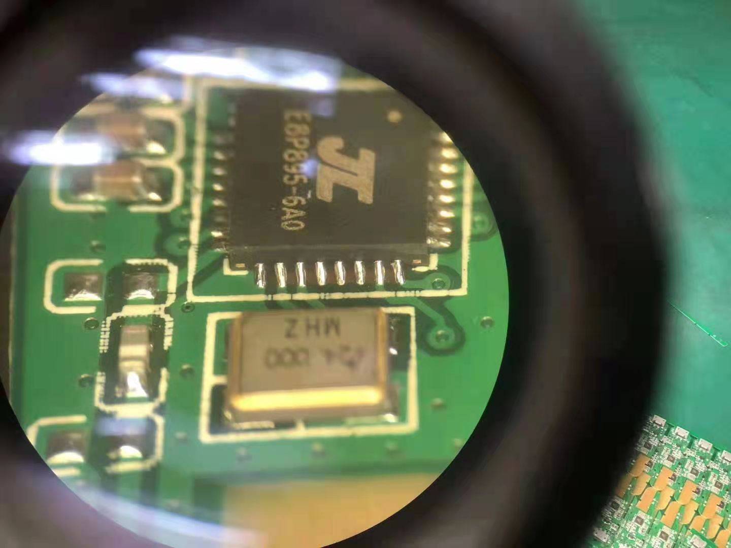 的钢网开孔方式,内切降低焊盘位置的横切尺寸,减少焊接过程中出现连锡