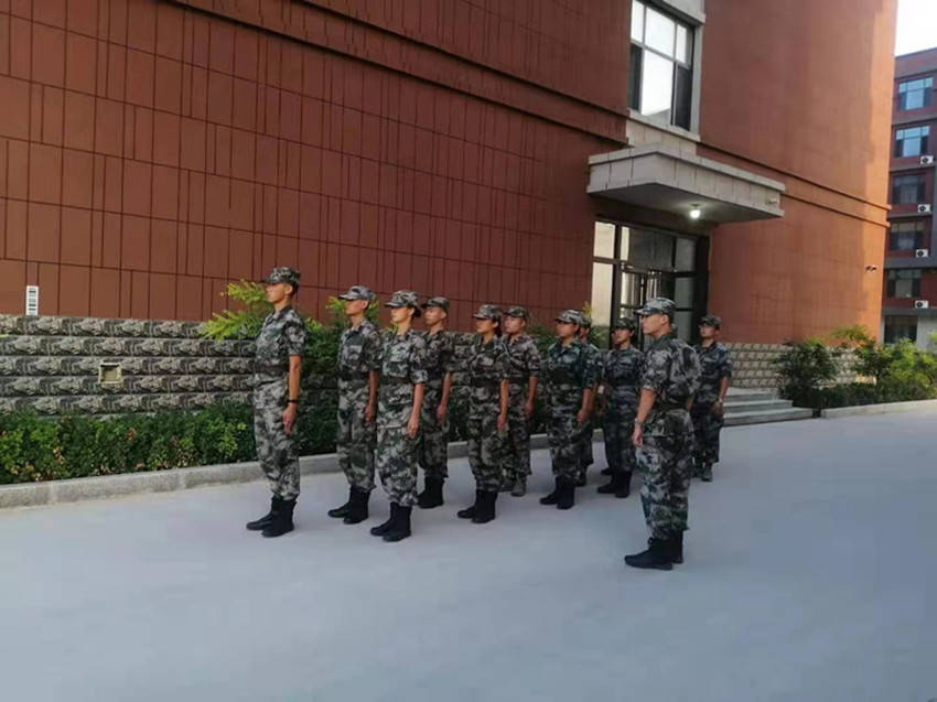 文安贺阳实验学校昨日迎来2021年级初中新同学