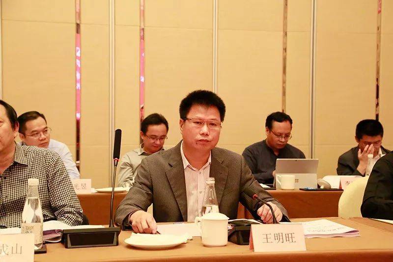 待了两年,"不安分"的王明旺决定出来创业.