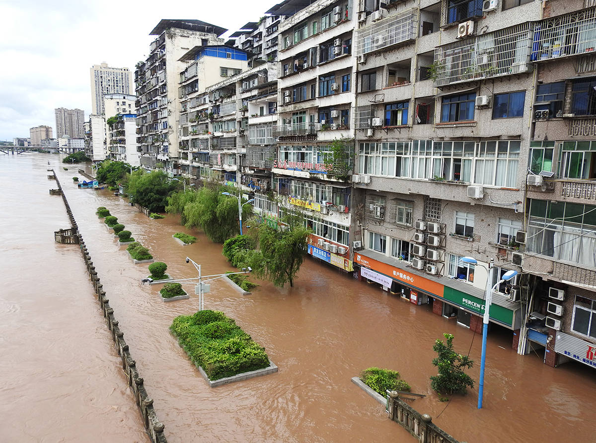 达州河市机场洪水图片