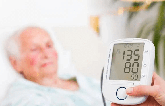 肾脏|糖尿病者：一旦出现4种表现，或许是肾病“找上门”了，别忽视