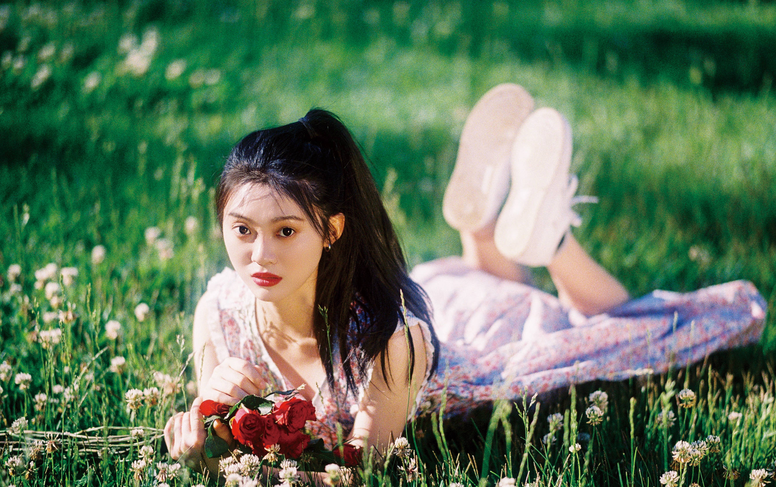 相信我,女生夏天穿碎花裙最美了,谁穿谁美?