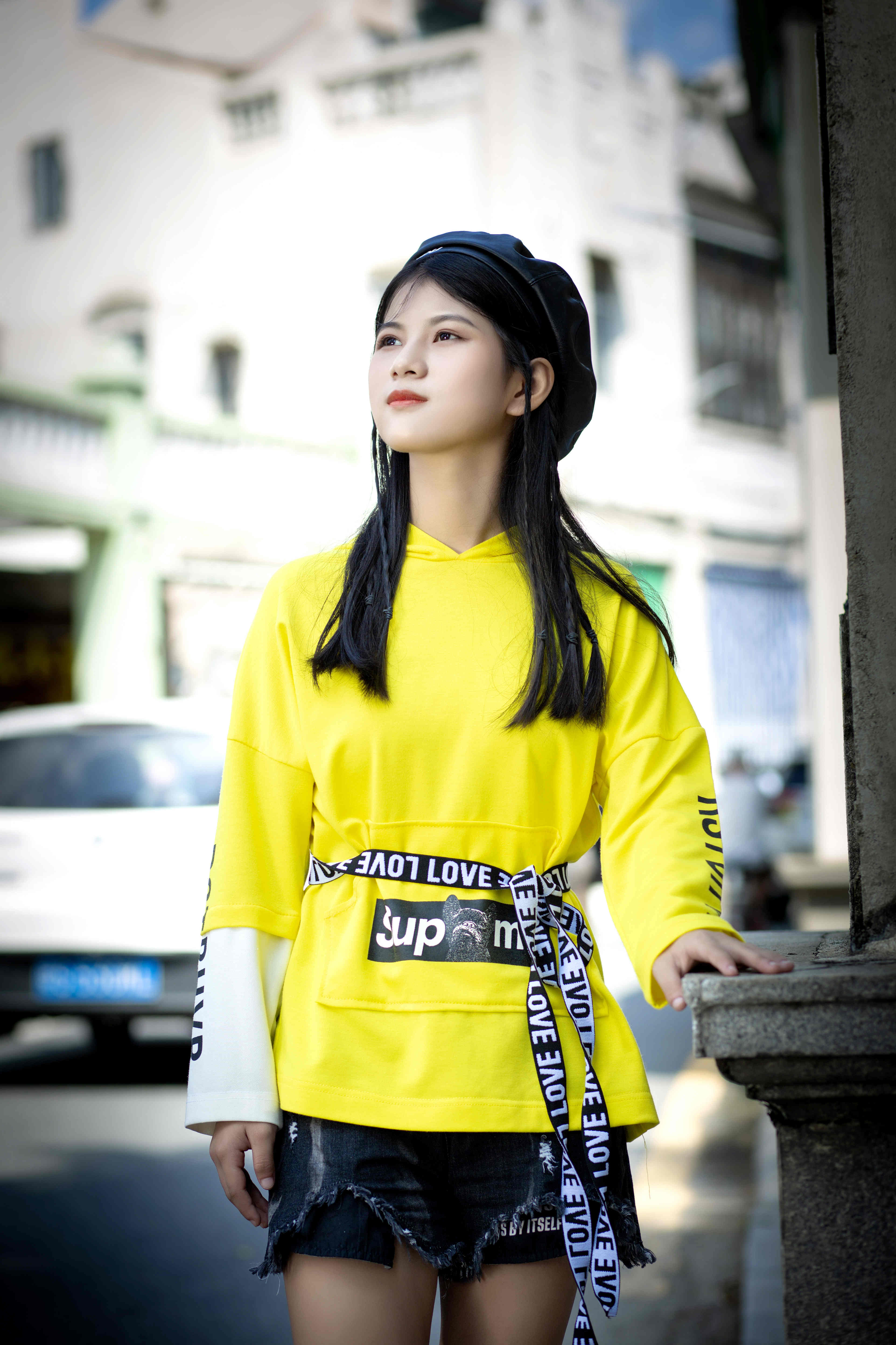 夏梓涵写真演绎秋日时尚随性自然元气满分