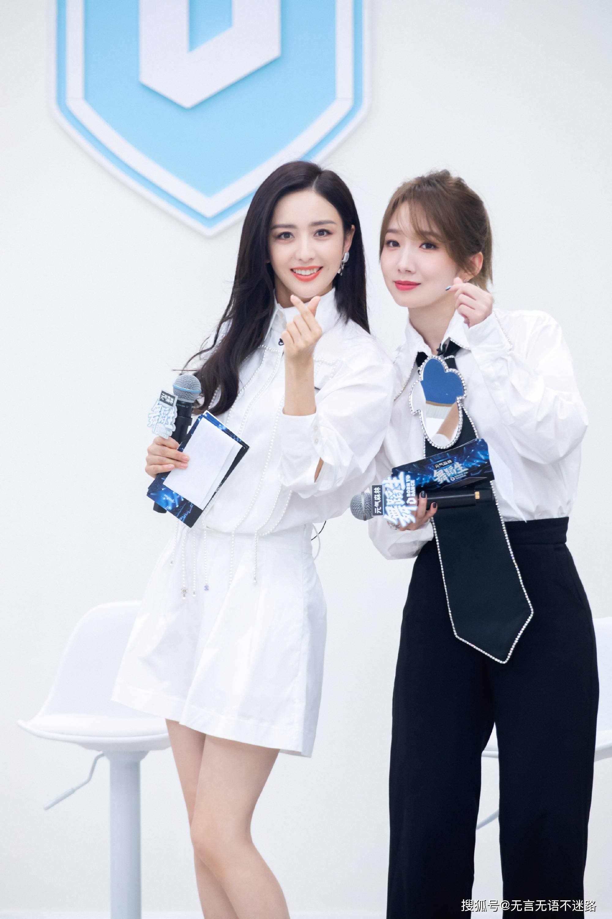 白色|丫丫真的是太适合穿白色衣服了， 绝美！