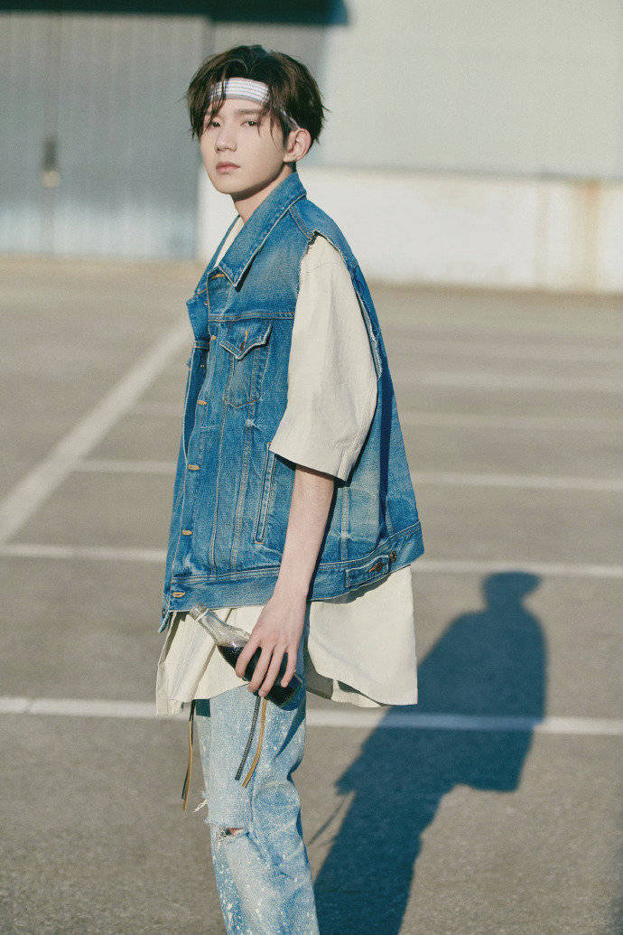 歌手 王源 帅气照片集锦