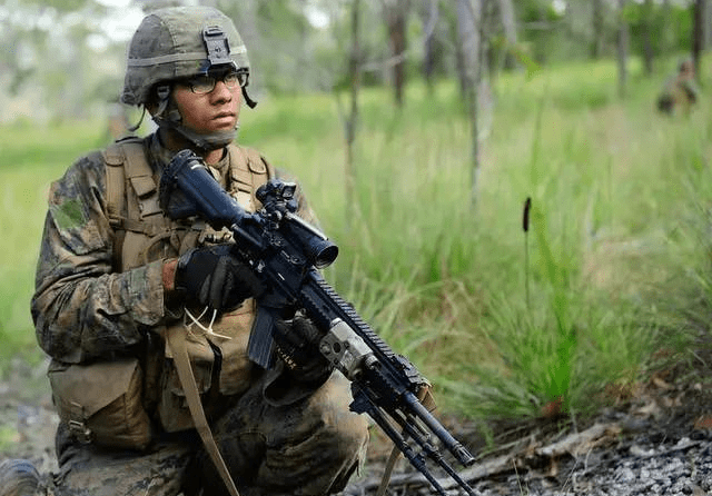 德国军火制造商出品:hk m27自动步枪_突击步枪