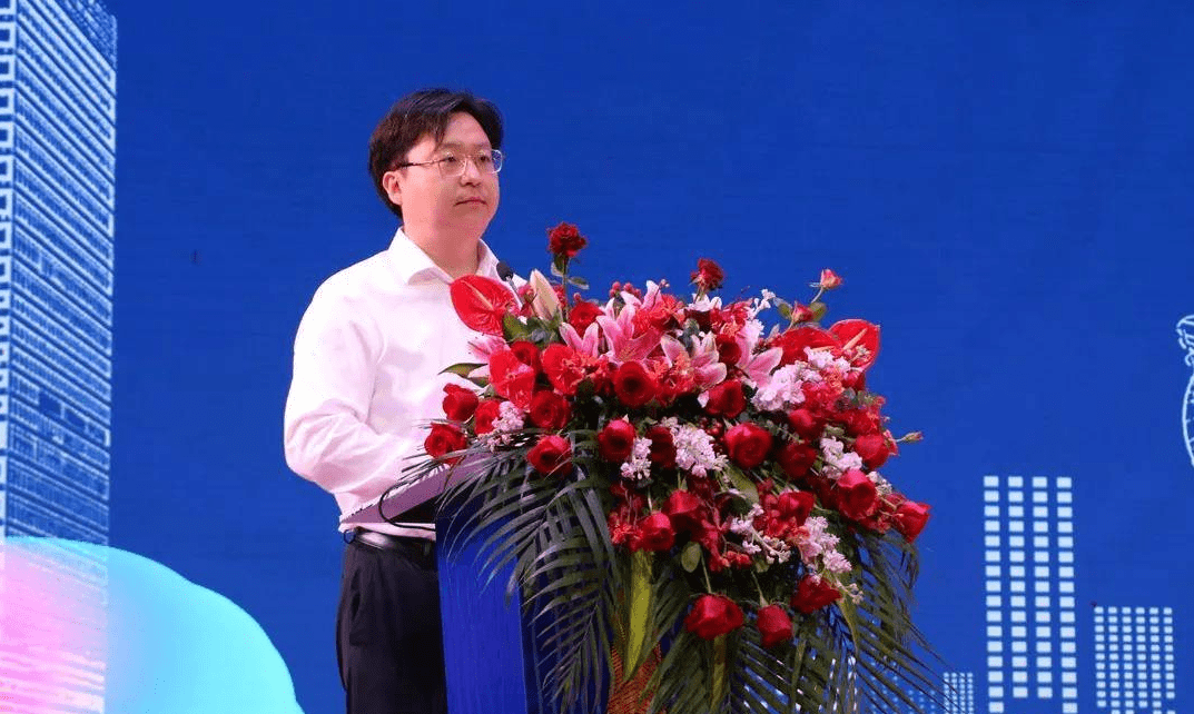 市委副书记,市长谭真主持会议