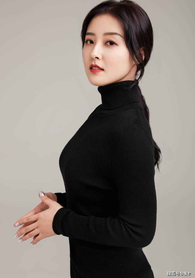 通告 模卡 推荐艺人：诗怡