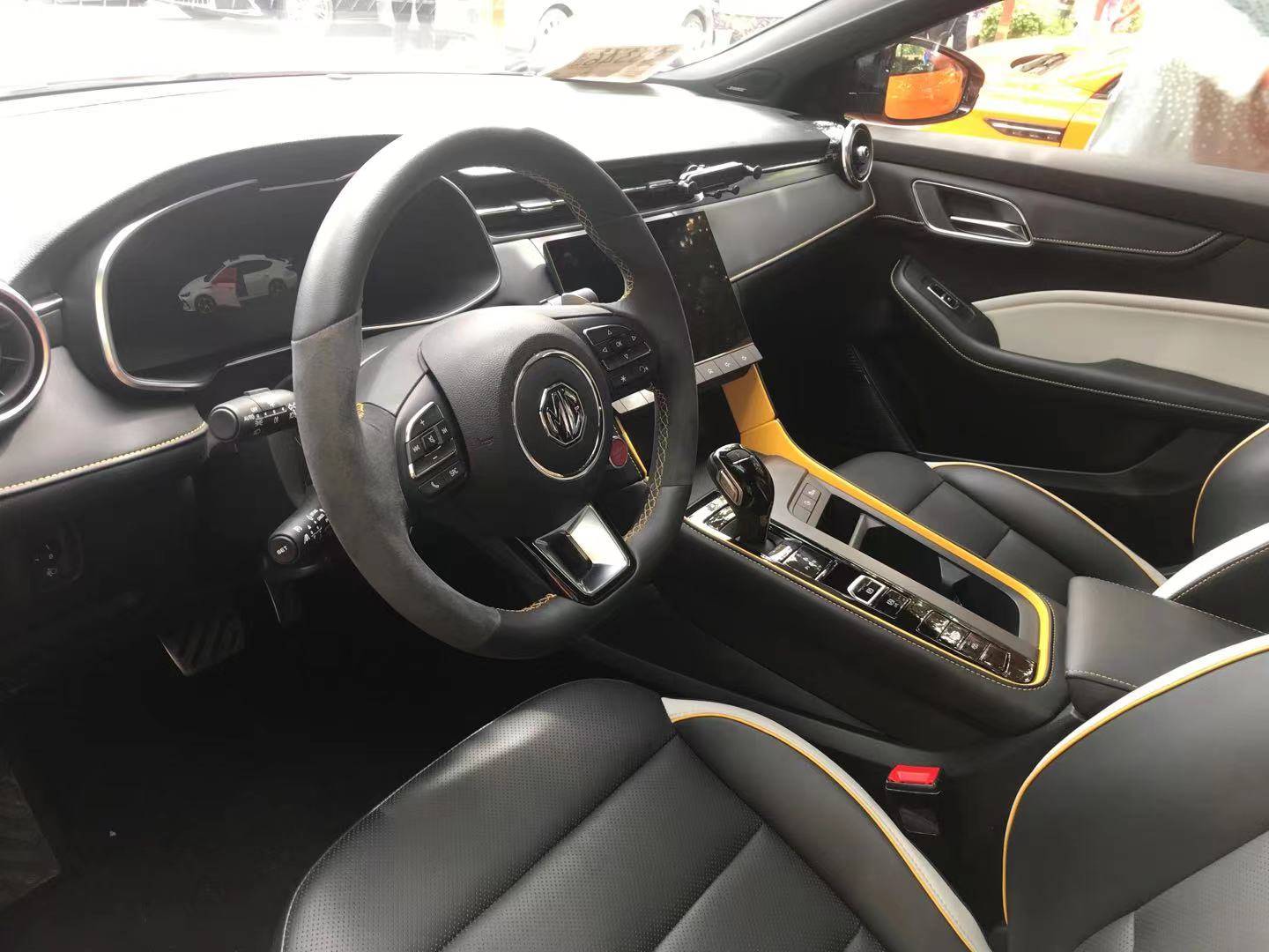 第三代mg6 pro内饰第三代名爵6 pro配备xds弯道动态控制系统,可有效