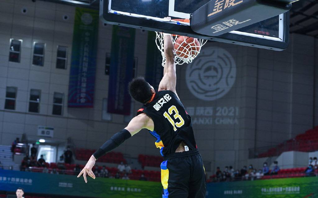 全运会辽篮124比69狂胜湖北男篮,郭艾伦30 扣篮!