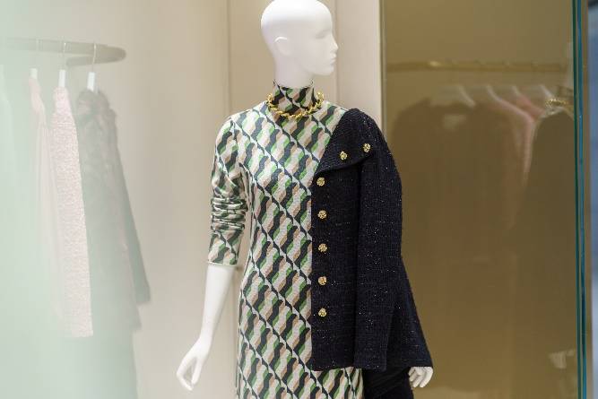 花呢 ST. JOHN上海外滩金融中心BFC精品店焕新揭幕