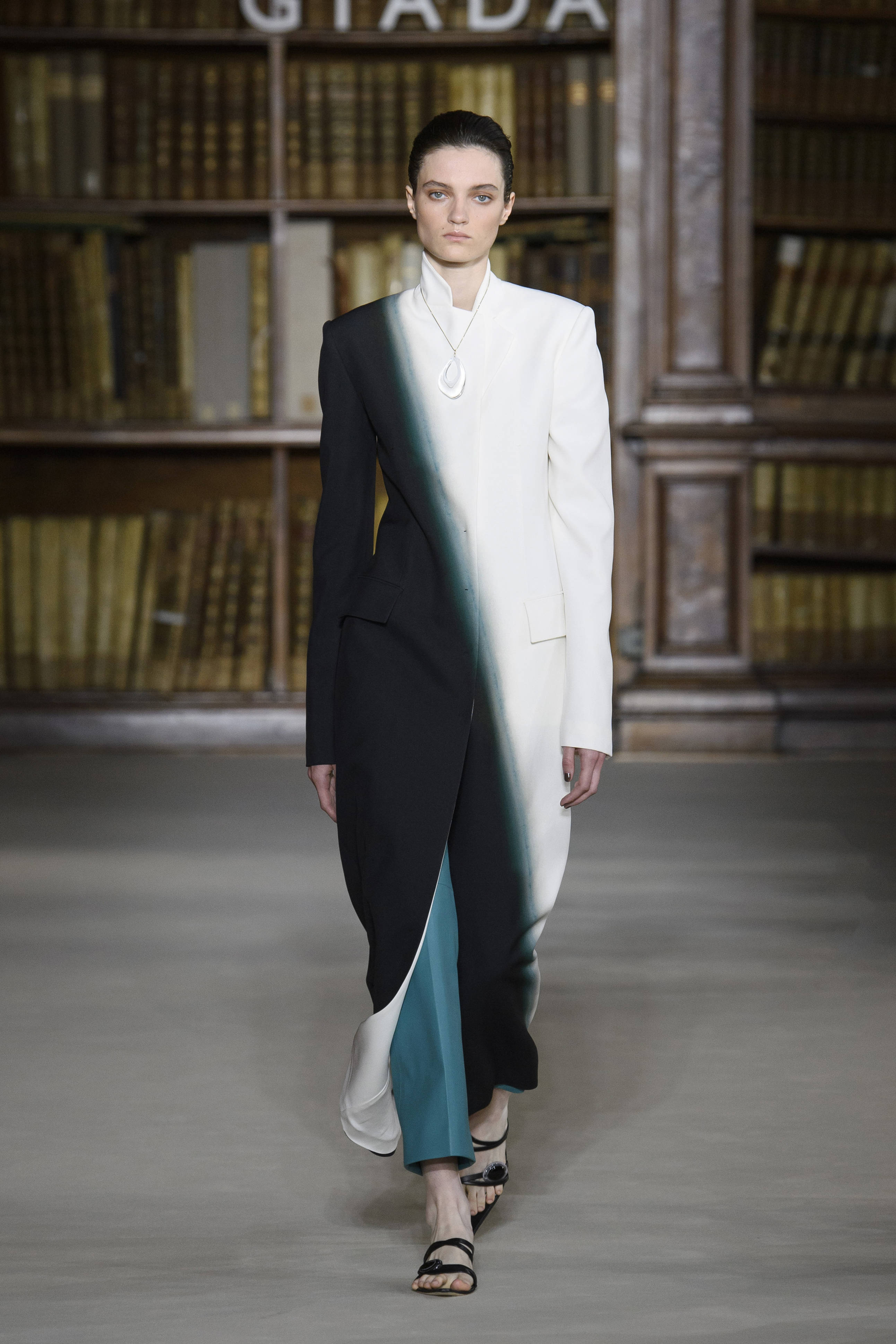 米兰时间九月二十二日,意大利奢侈品牌giada 2022春夏系列时装秀盛大