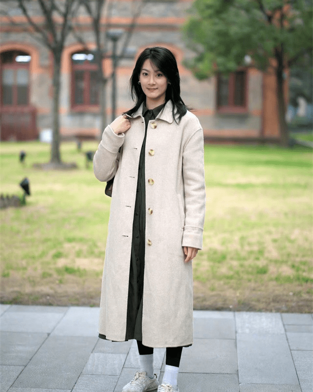 呢子 “大衣+呢子裙”优雅又时髦，穿出气质美