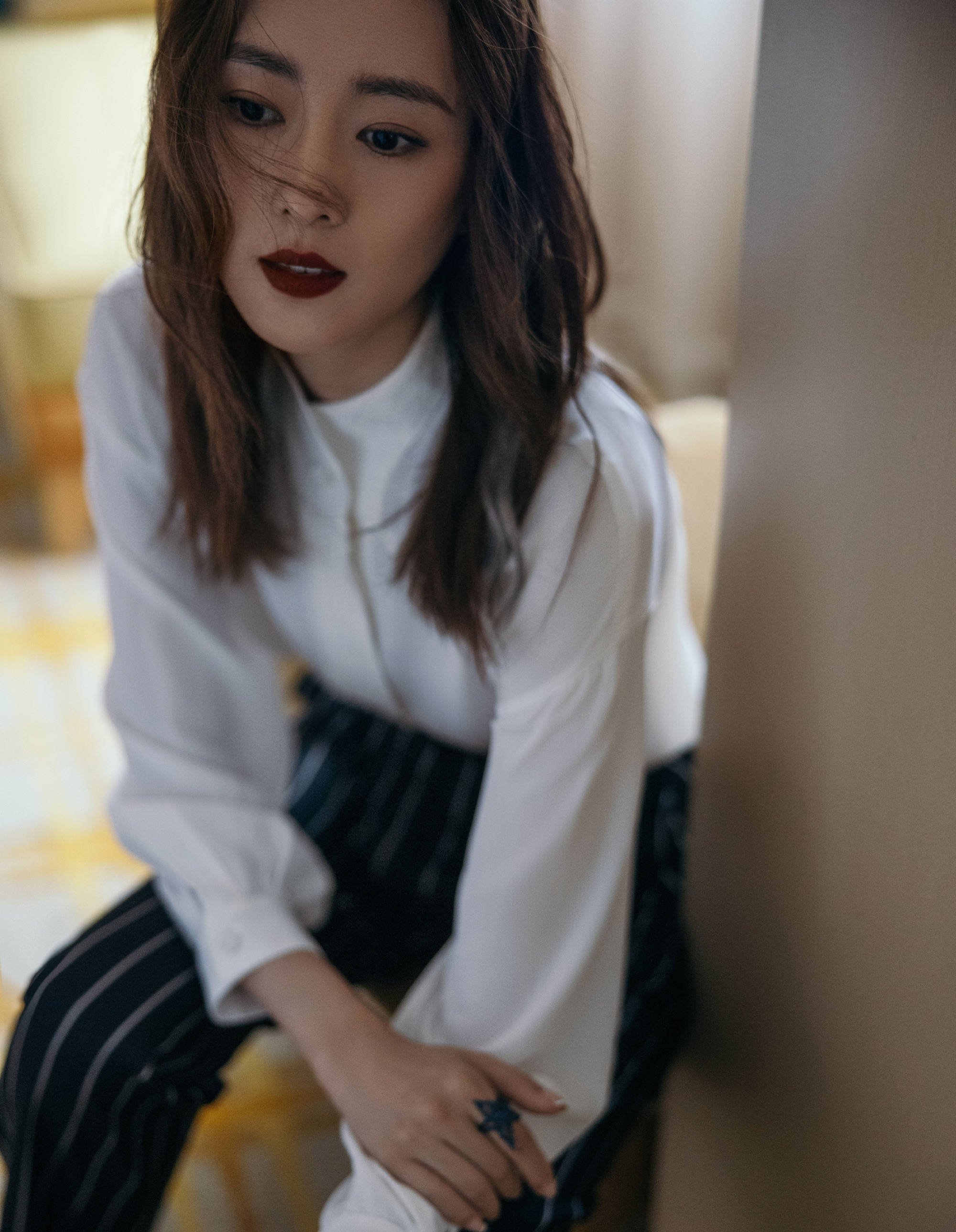 1/ 12 搜狐娱乐讯 9月25日,童瑶工作室释出一组童瑶出席某国际品牌