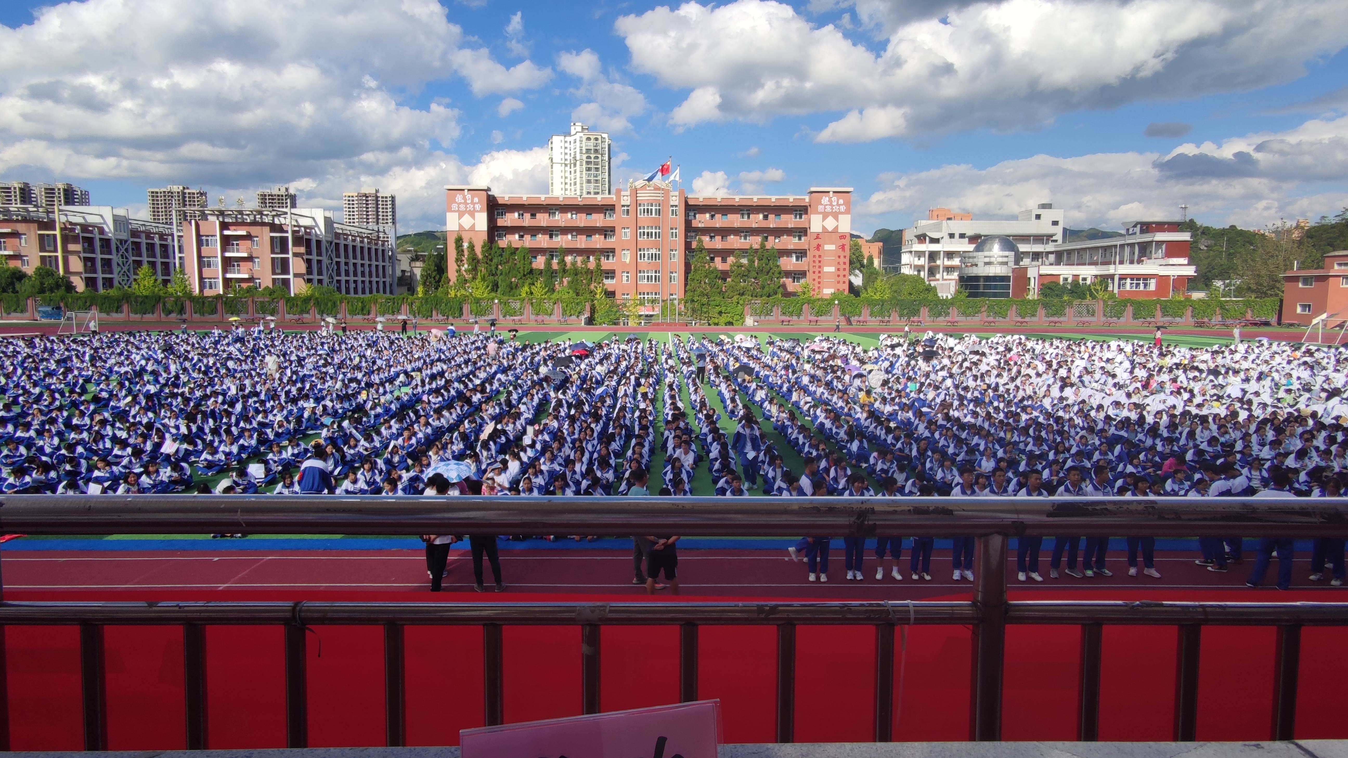 9月25日,六枝特区交通运输综合行政执法大队走进六盘水市第二中学