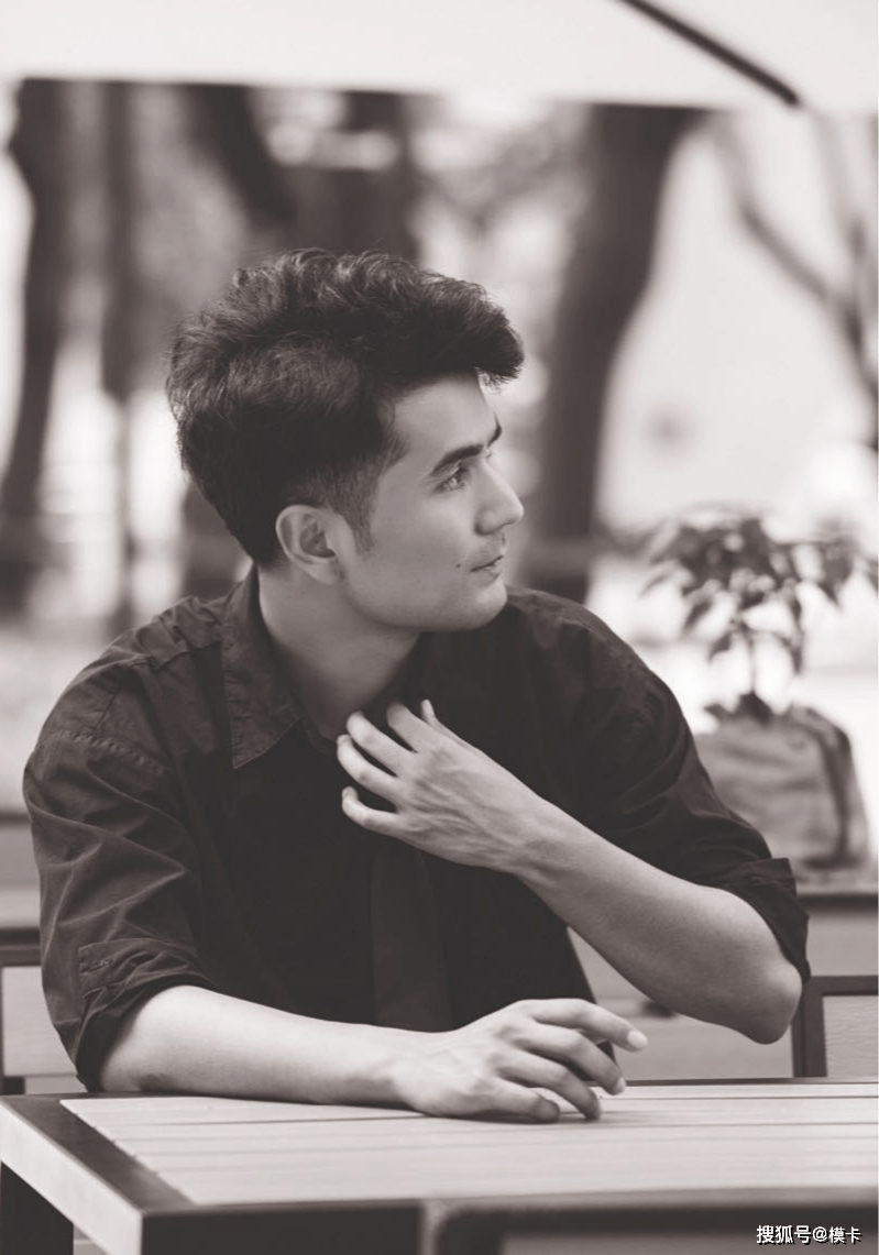 通告 模卡 推荐艺人：伊利亚尔