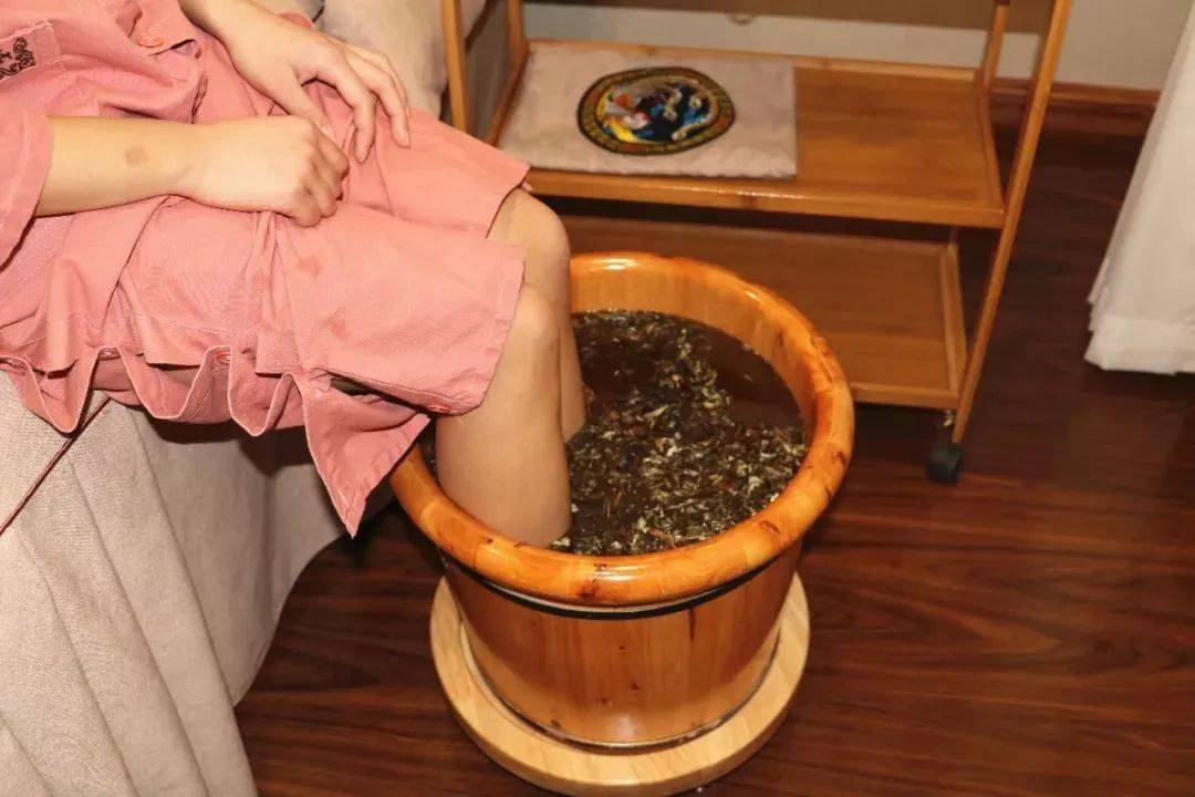 宫延楼:中药泡洗养生,这6个注意事项要牢记!_药浴