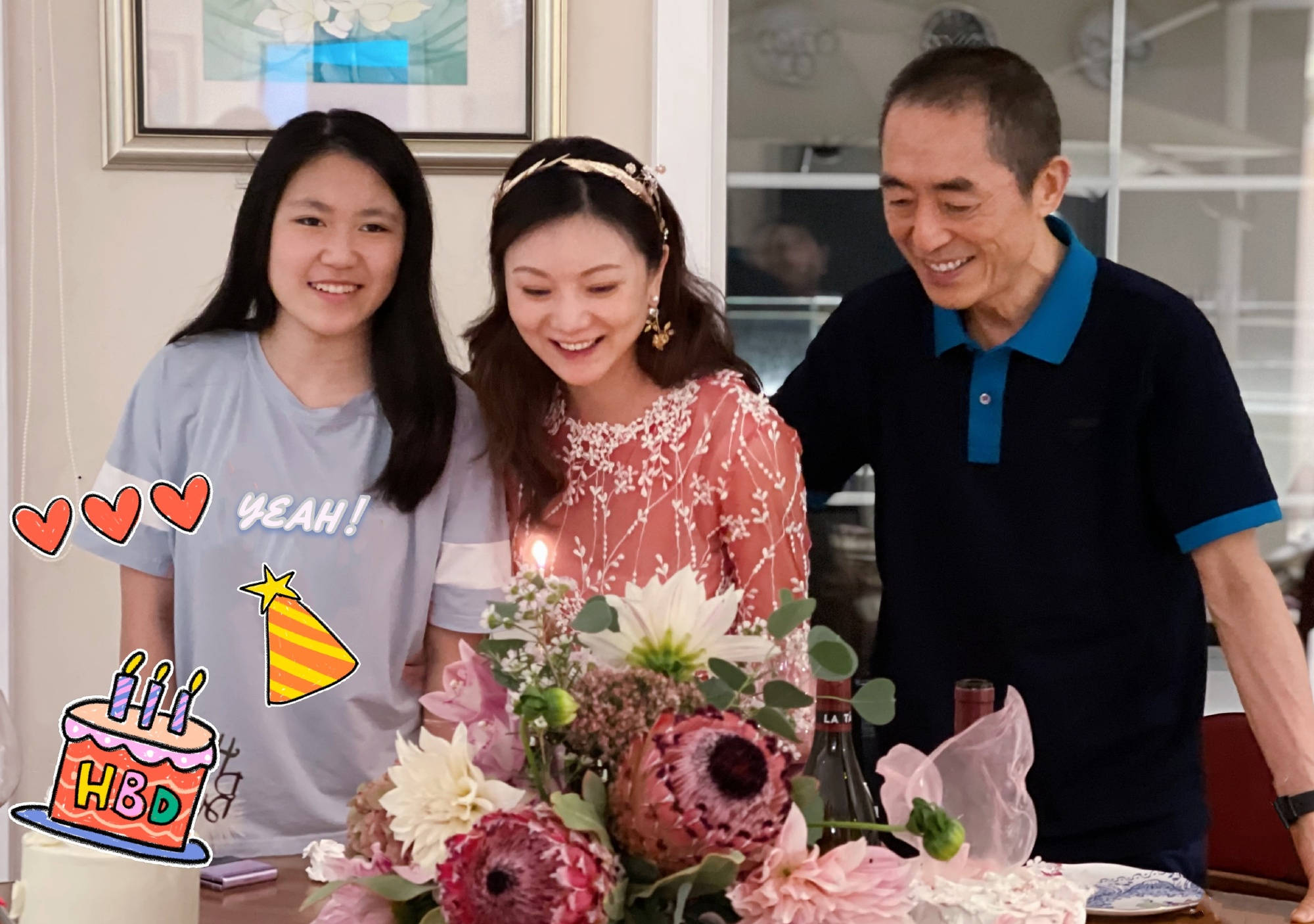 張藝謀為妻子陳婷慶40歲生日 一家人同框畫面超溫馨 娛樂八卦吃瓜 第2张
