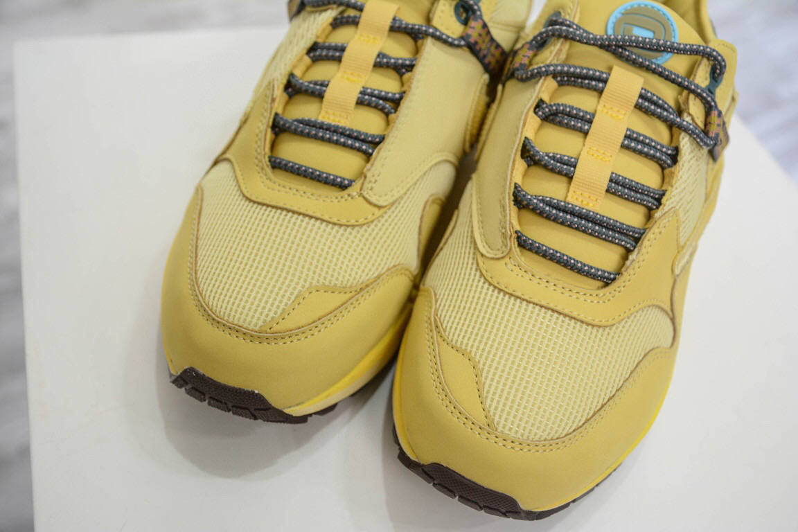 鞋舌 耐克柠檬黄倒钩 Travis Scott x Nike Air Max 1 Cactus Jack 联名运动鞋