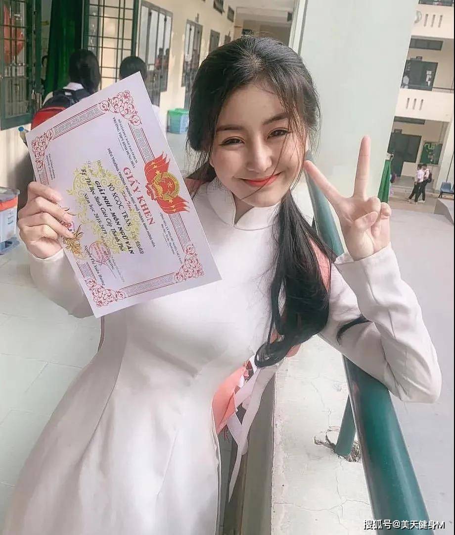 原创越南18岁大学校花,穿校服也撩人,这身材你敢看吗?
