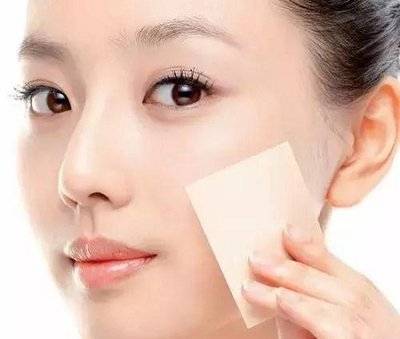 因为脸上泛油光？教你几招，解决皮肤出油问题
