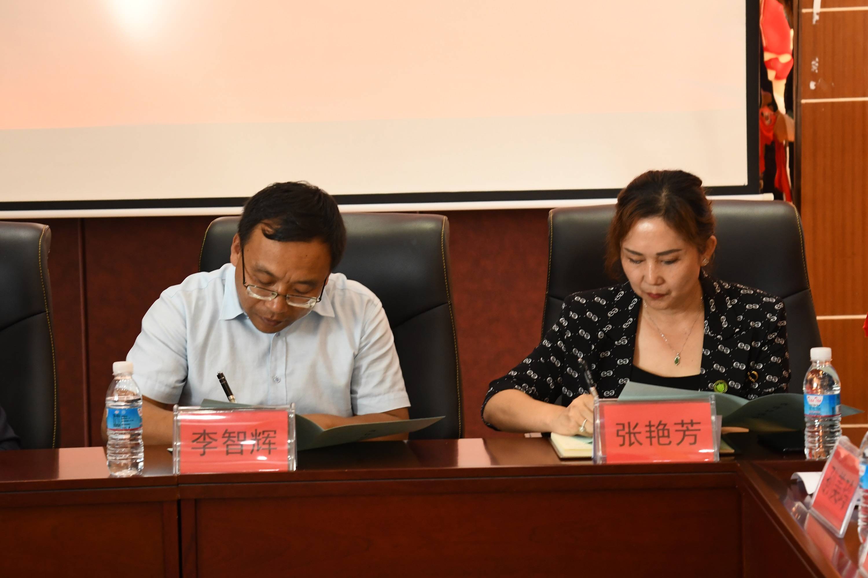 保山中医药高等专科学校与德康口腔医院举行实习基地签约授牌仪式