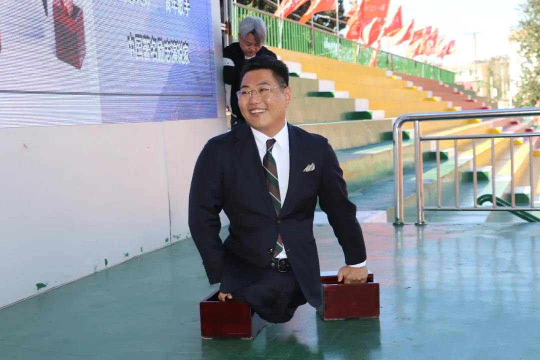 无腿巨人陈州到衡水枣强中学励志演讲你的坚持终将美好