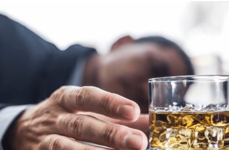 因为|多名肝胆科医生呼吁:3行为最“伤肝”,不想肝脏罢工,趁早放弃