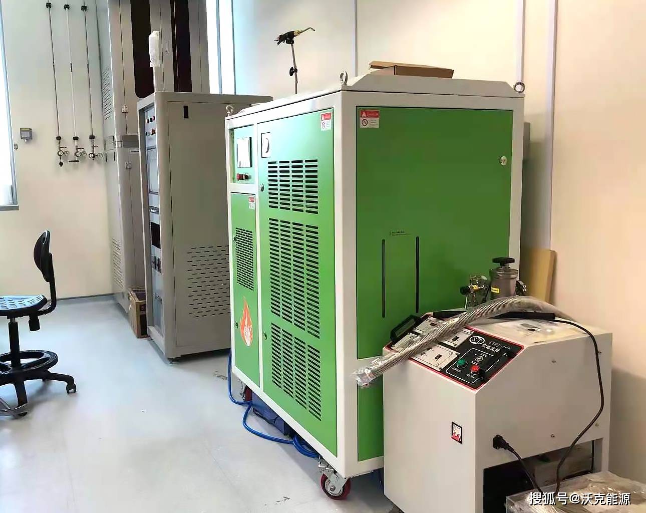 使用氢氧火焰焊接电