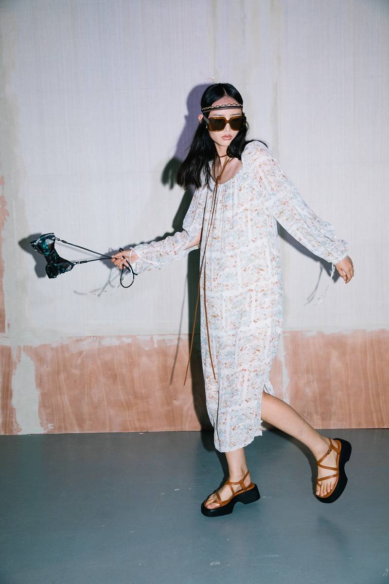 设计 「WOODSTOCK仲夏幻乐乌托邦」 III VIVINIKO 15周年SS/2022时装发布会