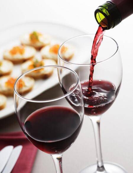 因为|深挖桑葚酒和红酒的区别,若是你来喝,你会选择什么?