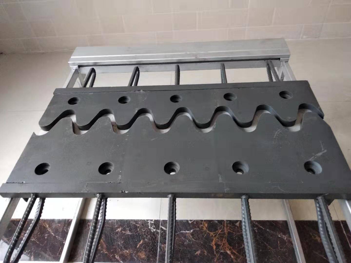 梳齿板桥梁伸缩缝a商丘梳齿板桥梁伸缩缝a梳齿板桥梁伸缩缝安装