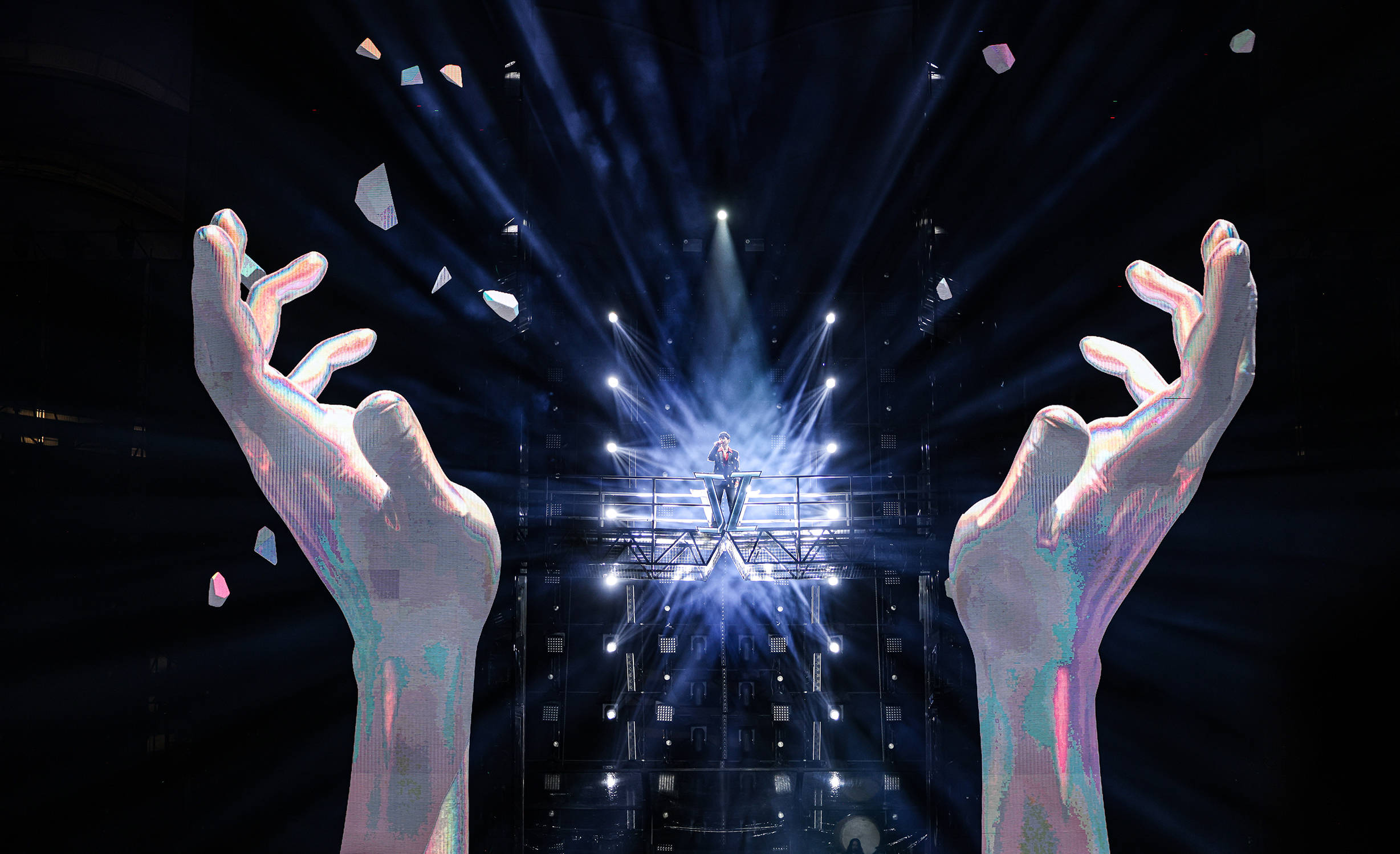 张杰未·live巡回演唱会首站苏州开唱 宇宙感舞台高实力演唱燃爆全场