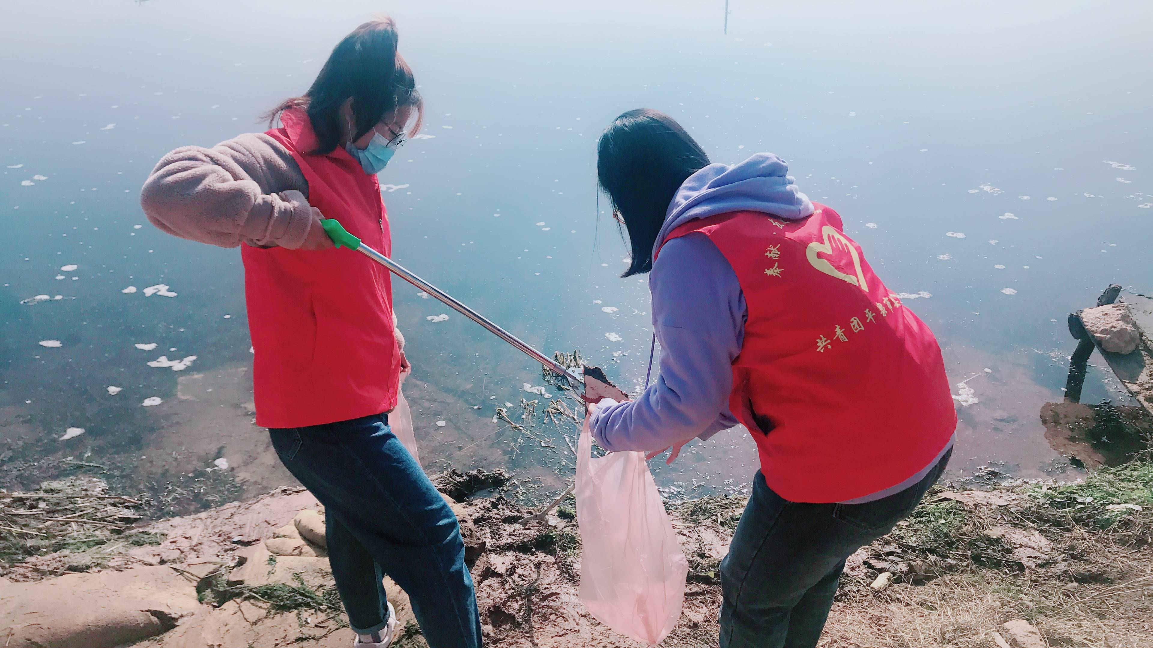 团平泉市委:"河我一起,保护母亲河"志愿服务活动