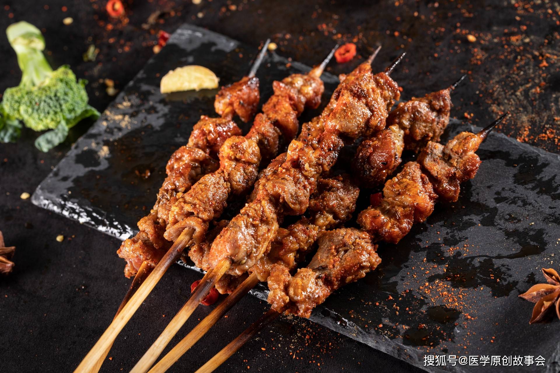 烧烤|35岁天天喝酒吃烧烤，腹大如球到医院，医生却说没得治了