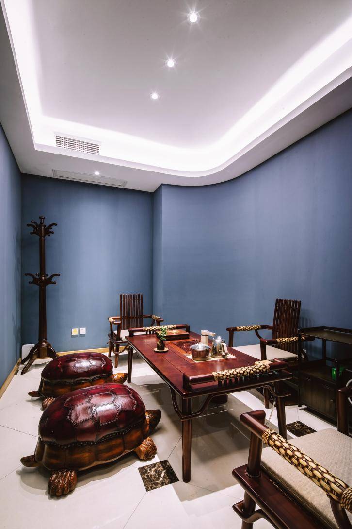 人文赏古董珠宝领略欧洲历史人文 品酒茶感受中西方文化碰撞