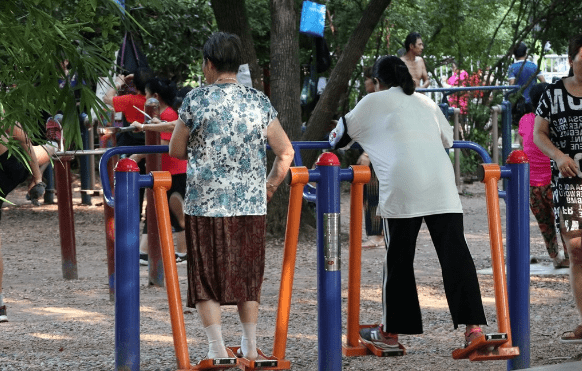 肝脏|肝科医生提醒：晨起出现4表现，多半是肝脏在“求救”！趁早查肝功