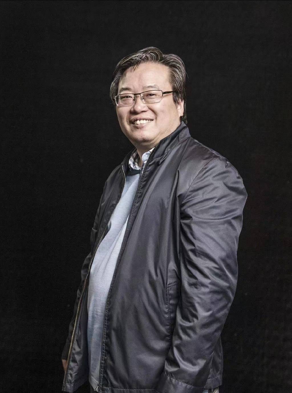 朱学东:左持蟹,右擎杯,与君一生长拍浮