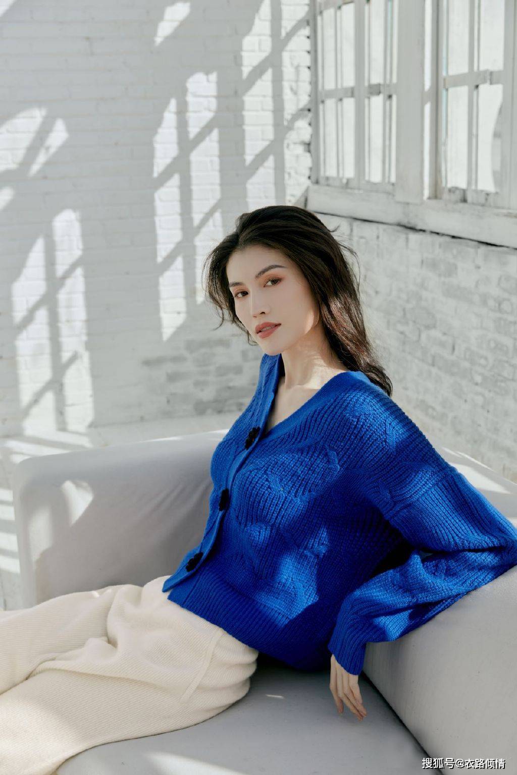 肤白貌美大长腿的国际超模何穗带你时尚穿搭