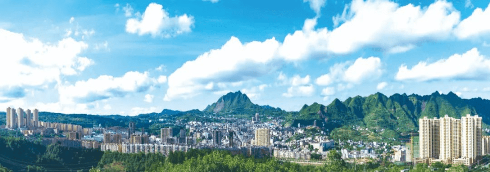 (镇雄县城一角)