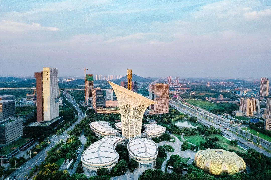 一座岛如何再造光谷