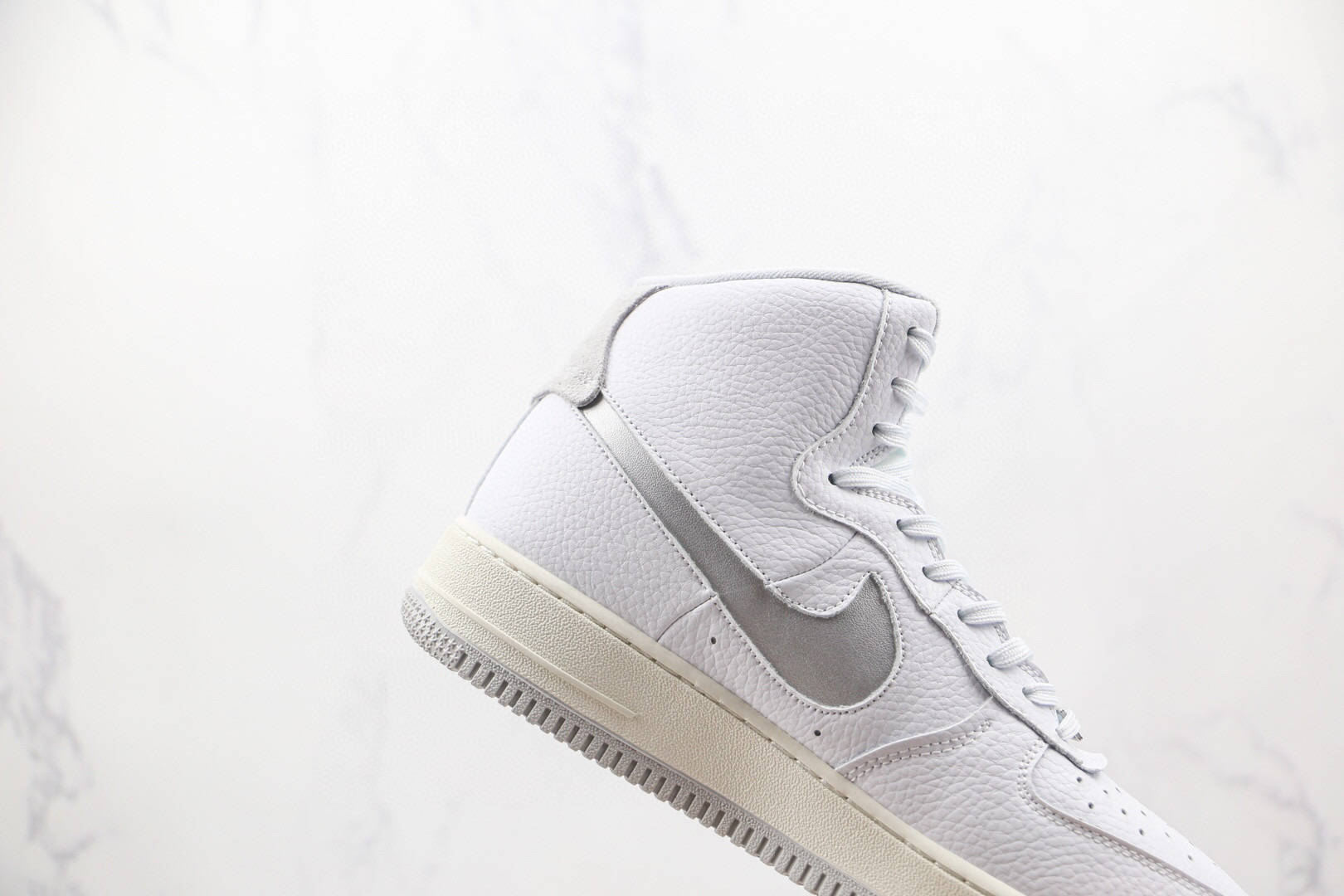 Nike 耐克 Nike Air Force 1 High Strapless 空军一号米白银灰高帮运动鞋